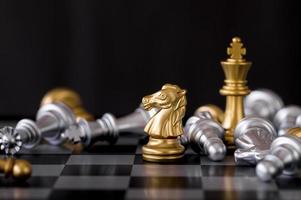 pezzo degli scacchi cavaliere d'oro