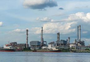 impianto di raffinazione del petrolio in thailandia foto