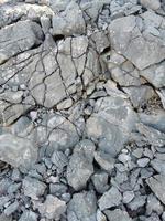 grigio Diviso roccia con intervallati pietre di altro occhiali da sole foto