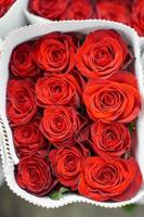 mazzo di rose rosse foto