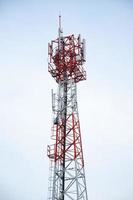 torre di trasmissione del telefono foto