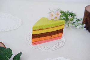 delizioso arcobaleno torta fetta come un' sfondo foto