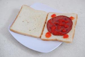 pane con carne e salsa come un' sfondo foto