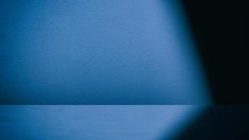 blu calcestruzzo camera con riflettore sfondo, adatto per Prodotto presentazione sfondo, Schermo, e finto su. foto