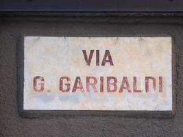 attraverso giuseppe garibaldi strada cartello foto