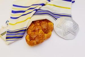 pane challah fresco per le vacanze ebraiche per una celebrazione foto