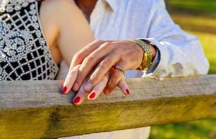 le persone, vacanze, Fidanzamento e amore concetto con diamante squillare foto