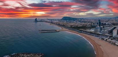 aereo Visualizza di famoso barceloneta spiaggia con Hotel lusso w Barcellona foto