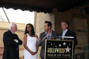 los angeles, mar 16 - malcom McDowell, garcella bello, mark-paul gosselaro, canna diamante a il malcom McDowell camminare di fama stella cerimonia per il muppet a il hollywood viale su marzo 16, 2012 nel los angeles, circa foto