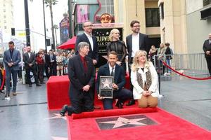 los angeles, dec 15 - rett reese, Anna fari, Paolo wernick, lerone ghiottone, Ryan reynolds, Camera ufficiale a il Ryan reynolds hollywood camminare di fama stella cerimonia a il hollywood e montanaro su dicembre 15, 2016 nel los angeles, circa foto