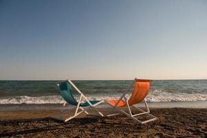 colorato spiaggia sedie foto