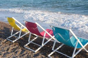 colorato spiaggia sedie foto