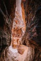 scogliera erosa del canyon khazali, wadi rum, giordania foto