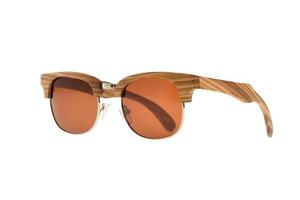 occhiali da sole moderni in legno foto