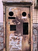 elettrico pannello vecchio arrugginito, sembra piace un' Vintage ▾ robot foto