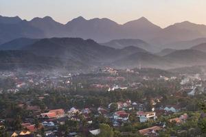 punto di vista e paesaggio a luang prabang, laos. foto