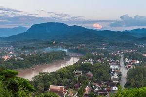 punto di vista e paesaggio a luang prabang, laos. foto