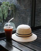 cappello con caffè freddo foto