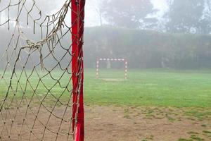 porte da calcio su un campo foto