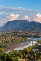 punto di vista e paesaggio a luang prabang, laos. foto