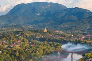 punto di vista e paesaggio a luang prabang, laos. foto