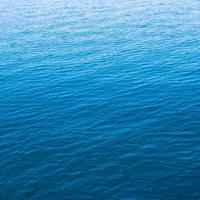mare indaco blu per naturale sfondo foto