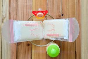 latte materno congelato e accessori per neonati