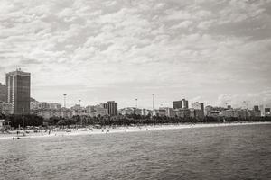 vista panoramica della spiaggia di flamengo e paesaggio urbano rio de janeiro brasile. foto