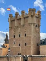 alcazar castello nel segovia, Spagna. esso è un' medievale castello collocato nel il città di segovia, nel castiglia e leoni, Spagna. foto