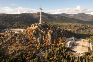 valle di il caduto - un' memoriale dedito per vittime di il spagnolo civile guerra e collocato nel il sierra de guadarrama, vicino Madrid. foto