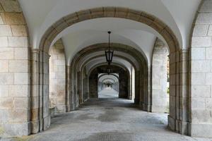 benedettino abbazia di il santo attraversare di il valle di il caduto collocato nel il sierra de guadarrama, vicino Madrid, Spagna. foto