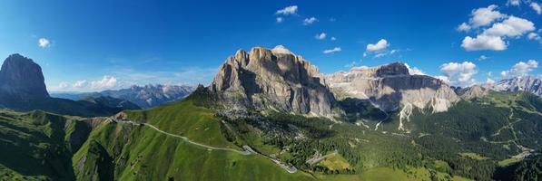 dolomiti, passo sella. bellissimo Visualizza di canazei a partire dal passo sella. dolomiti, Italia. foto