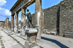 santuario di Apollo nel il archeologico parco di pompei, campana, Italia foto