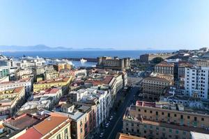 aereo Visualizza di Napoli, Italia, e il suo porto su mediterraneo mare. foto