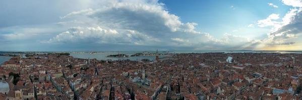 aereo Visualizza di il vecchio veneziano tetti nel Venezia, Italia. foto