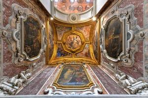 Napoli, campana, Italia - agosto 17, 2021, interno di il 15 secolo Chiesa di sant'anna dei lombardi foto