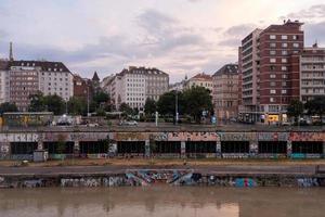 vienna, Austria - luglio 18, 2021, Visualizza di il Danubio canale e vienna orizzonte nel vienna, Austria foto