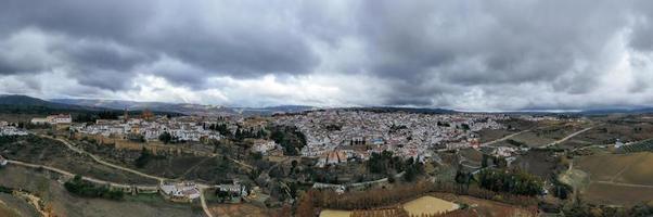 aereo Visualizza di il città muri di ronda, Spagna nel andalusia. foto