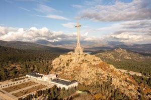 valle di il caduto - un' memoriale dedito per vittime di il spagnolo civile guerra e collocato nel il sierra de guadarrama, vicino Madrid. foto