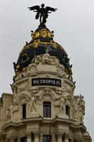 il metropoli costruzione, un ufficio edificio nel Madrid, Spagna a il angolo di calle de alcalà e nonna attraverso. foto