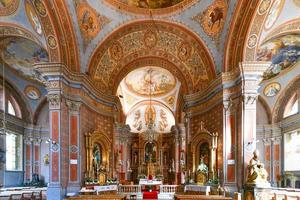 Ortisei, Italia - ago 14, 2021, neoclassico stile cattolico parrocchia Chiesa di st. ulrich nel ortisei nel dolomiti Alpi nel Italia. foto