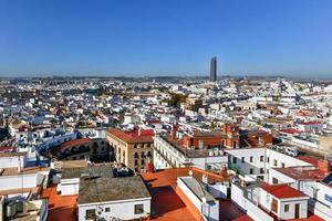 aereo panoramico Visualizza di il città di il Torre di siviglia nel siviglia, Spagna. foto