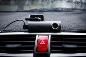 auto video telecamera trattino Camera e emergenza leggero pulsante nel auto ,concetto di sicurezza telecamera per auto protezione, tecnologia per sicurezza foto