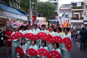 ho chi minh città, Vietnam - 6 feb 2023 lunare nuovo anno celebrazione - il Drago danza, bellissimo colorato festivo figura. tet vacanza sfondo. Cinese lunare nuovo anni giorno, primavera Festival. foto