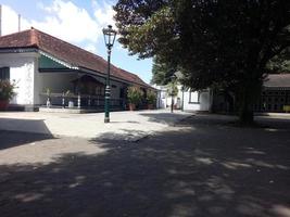 strada e parco nel il vecchio cittadina foto