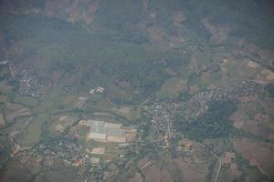 vista di un villaggio dal cielo foto
