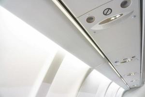 allacciare il segno della cintura di sicurezza su un aereo foto