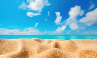 sabbia spiaggia e blu cielo foto