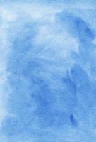 acquerello cielo blu sfondo struttura. mano dipinto acquerello sfondo. macchie su carta. foto