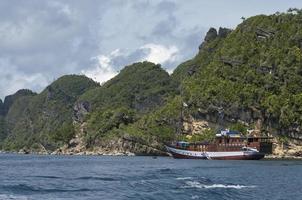 un' vela barca nel raja amp papua foto